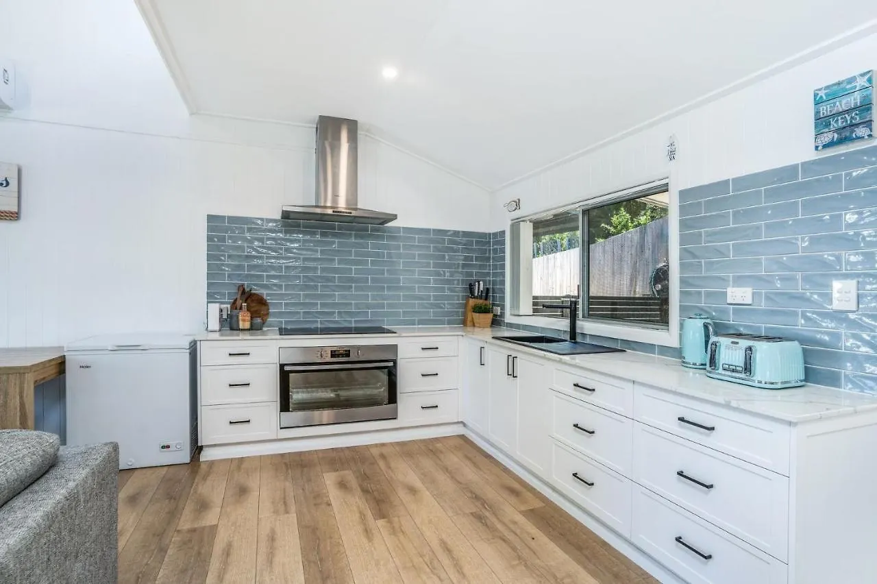Castaway Cottage - Rainbow Beach